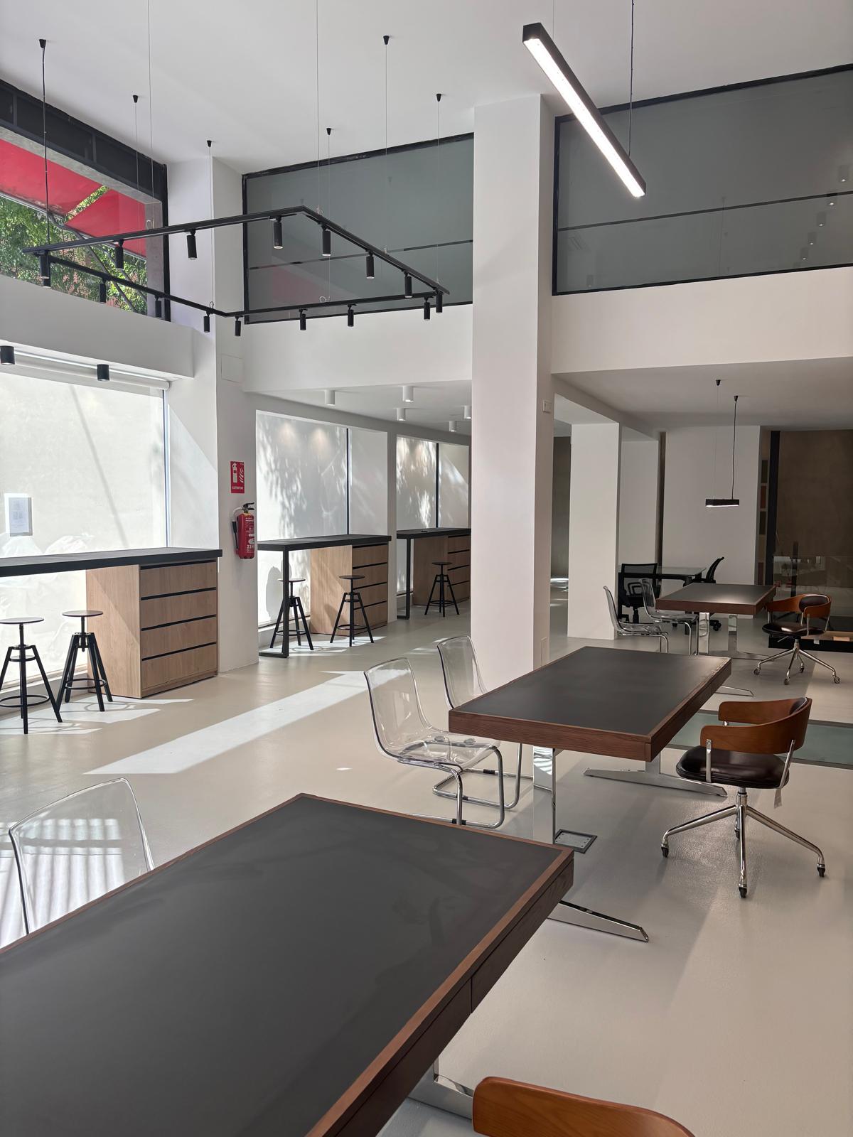 Sala de coworking elegante en Magallanes 34, Madrid